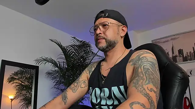 Snapshot of MrFrank_tattoo chatting on 29, 1, 2025 MrFrank tattoo online show from 29, 1, 2025