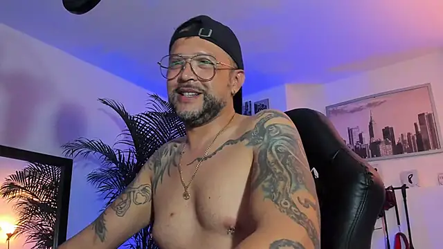 Snapshot of MrFrank_tattoo chatting on 30, 1, 2025 MrFrank tattoo online show from 30, 1, 2025