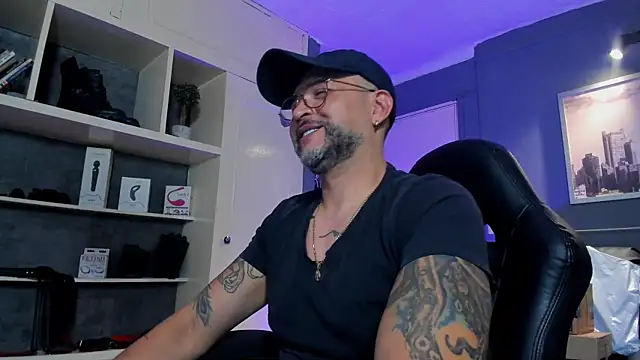 Snapshot of MrFrank_tattoo chatting on 11, 9, 2025 MrFrank tattoo online show from 11, 9, 2025