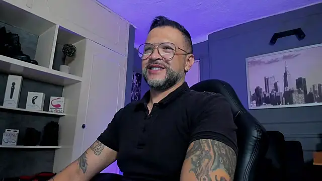 Snapshot of MrFrank_tattoo chatting on 2, 10, 2025 MrFrank tattoo online show from 2, 10, 2025