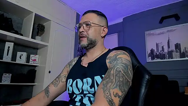 Snapshot of MrFrank_tattoo chatting on 9, 10, 2025 MrFrank tattoo online show from 9, 10, 2025