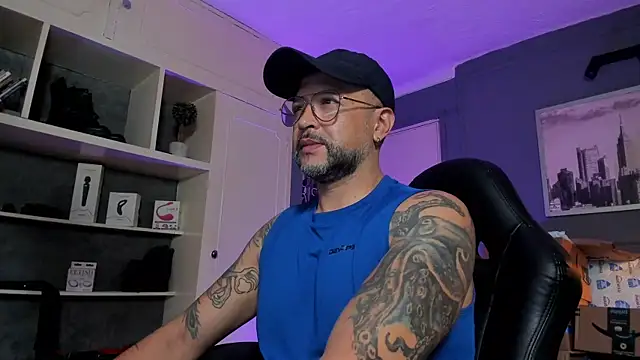 Snapshot of MrFrank_tattoo chatting on 18, 10, 2025 MrFrank tattoo online show from 18, 10, 2025