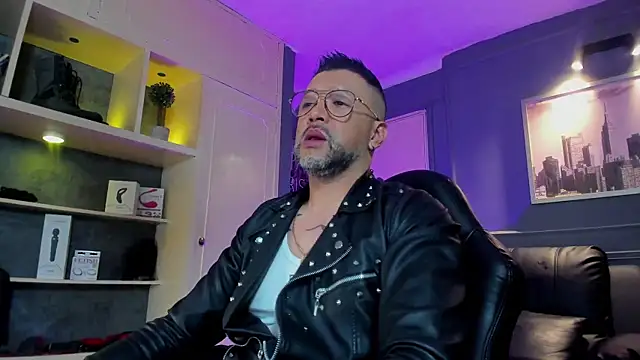 Snapshot of MrFrank_tattoo chatting on 8, 2, 2026 MrFrank tattoo online show from 8, 2, 2026
