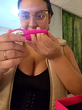 LizzRouse online show from 5, 3, 2026