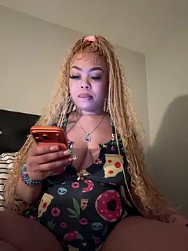 Snapshot of ThickAssRena chatting on 27, 4, 2026 ThickAssRena online show from 27, 4, 2026