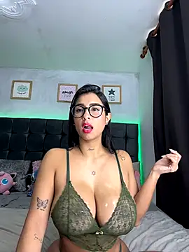 Snapshot of lovely_violet13 chatting on 21, 11, 2025 lovely violet13 online show from 21, 11, 2025