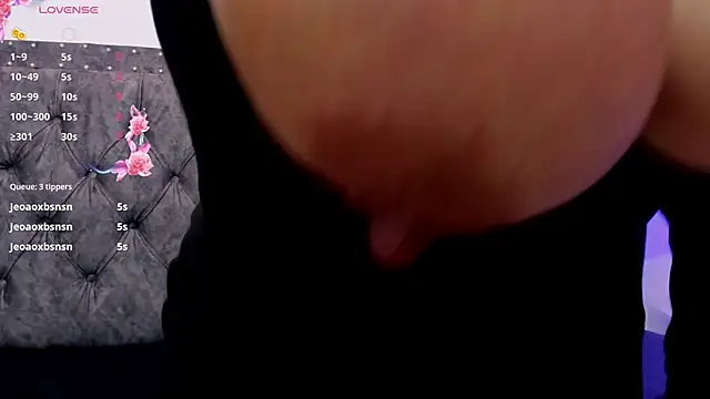 Snapshot of Dounia_nagi chatting on 6, 1, 2025 Dounia nagi online show from 6, 1, 2025