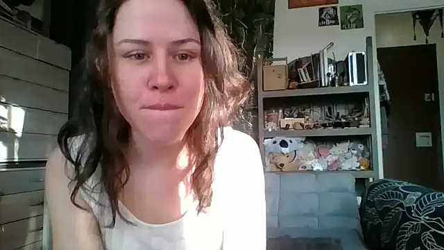 Snapshot of SuzieWanKenobi chatting on 4, 12, 2024 SuzieWanKenobi online show from 4, 12, 2024