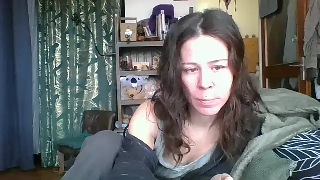 Snapshot of SuzieWanKenobi chatting on 11, 12, 2024 SuzieWanKenobi online show from 11, 12, 2024