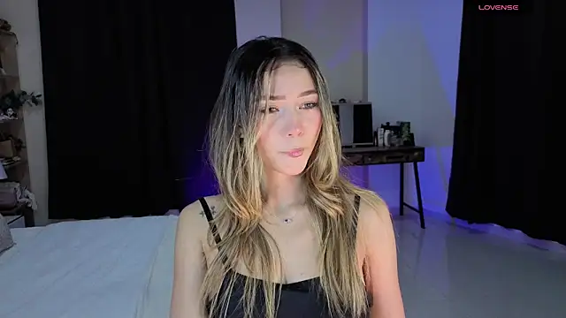 Snapshot of AmelieAxie chatting on 13, 5, 2026 AmelieAxie online show from 13, 5, 2026