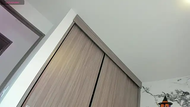 Annaross2 online show from 1, 11, 2025