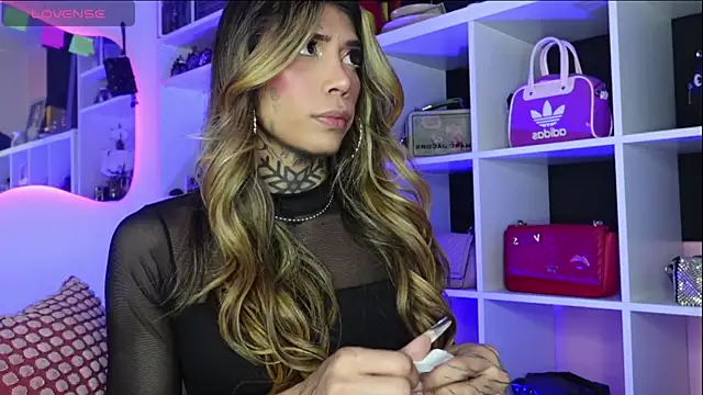 caroline cossei online show from 6, 3, 2025