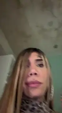 caroline cossei online show from 10, 3, 2025