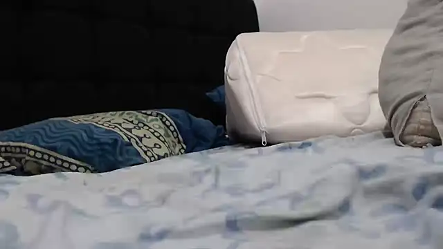 Snapshot of Emmily_Fox chatting on 12, 12, 2024 Emmily Fox online show from 12, 12, 2024