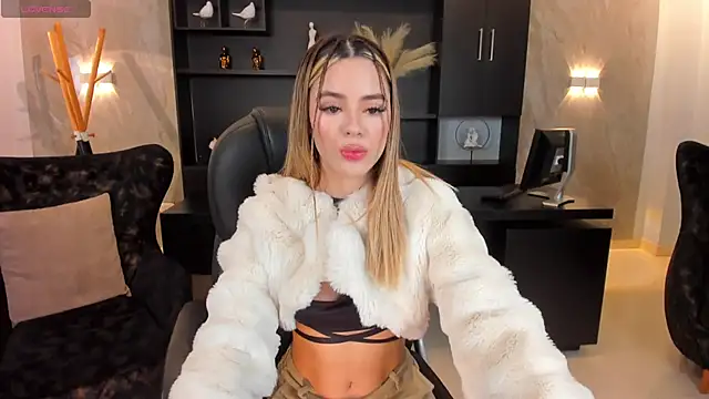 Snapshot of JuanitaClay chatting on 5, 2, 2025 JuanitaClay online show from 5, 2, 2025