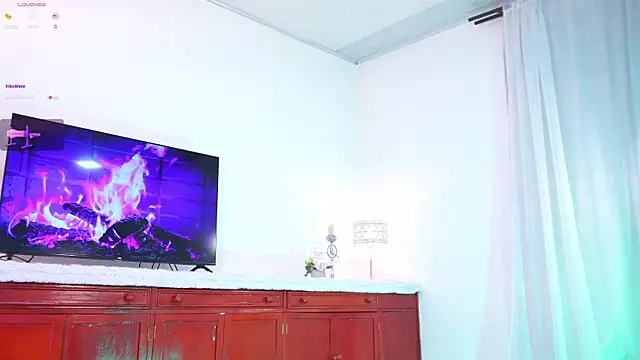 lara giraldo online show from 8, 10, 2025