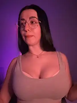 Snapshot of Emylia chatting on 14, 2, 2025 Emylia online show from 14, 2, 2025