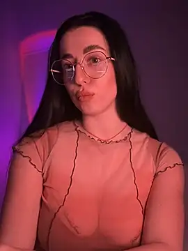 Snapshot of Emylia chatting on 14, 2, 2025 Emylia online show from 14, 2, 2025