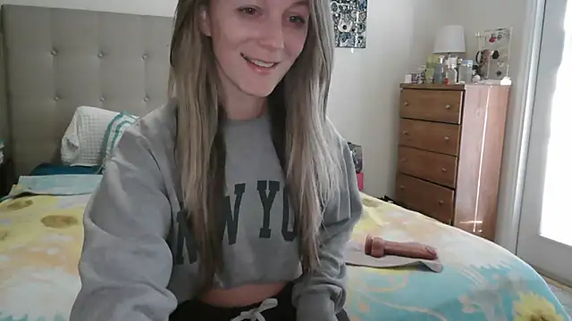 Snapshot of Heyitsmee33 chatting on 9, 2, 2026 Heyitsmee33 online show from 9, 2, 2026