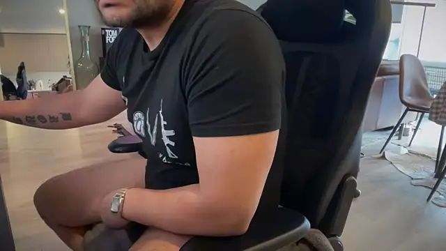 HungandThickLatin online show from 15, 2, 2025