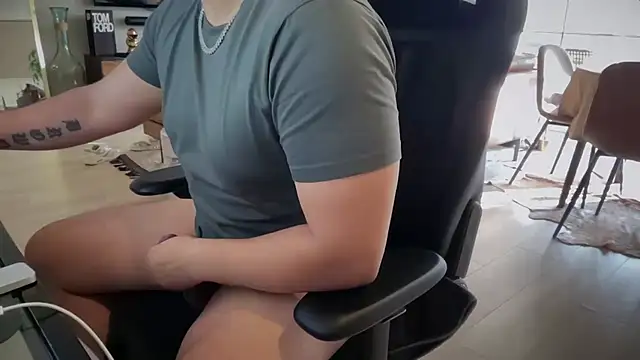 HungandThickLatin online show from 23, 2, 2025