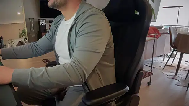 HungandThickLatin online show from 12, 3, 2025