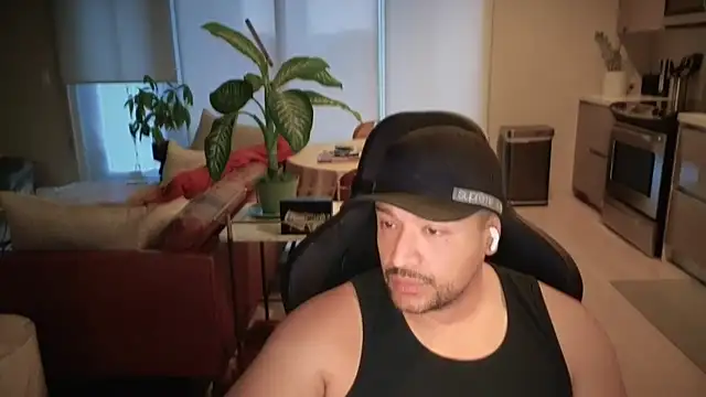 HungandThickLatin online show from 29, 9, 2025