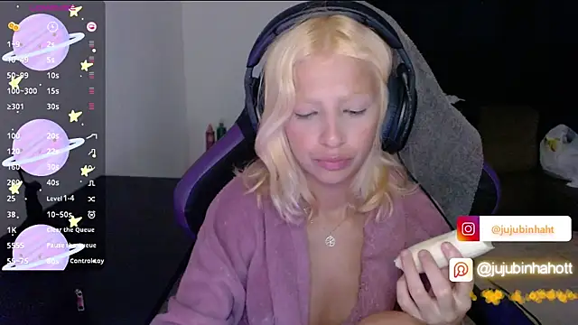 Snapshot of jujubinhahot chatting on 17, 12, 2025 jujubinhahot online show from 17, 12, 2025