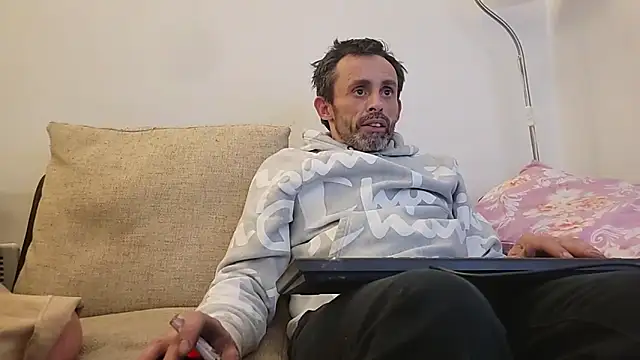 uk-bobbie-uk online show from 1, 11, 2025