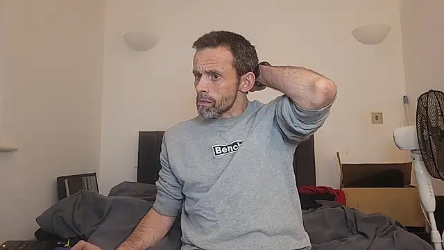 uk-bobbie-uk online show from 4, 12, 2025