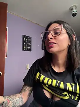 Snapshot of charlotte_stevenss_ chatting on 7, 1, 2025 charlotte stevenss online show from 7, 1, 2025