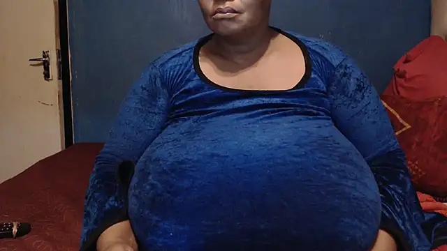 CUTEFIRMMELONSS online show from 6, 3, 2025