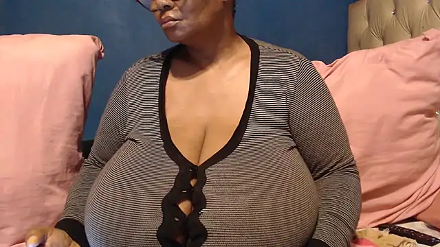 CUTEFIRMMELONSS online show from 18, 10, 2025