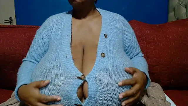 CUTEFIRMMELONSS online show from 3, 6, 2026