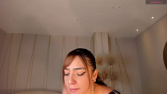 MariamRivera  online show from 30, 1, 2025