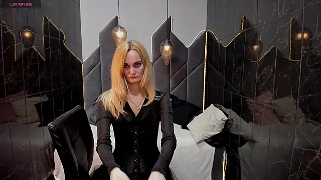 Snapshot of SaraSubtlety chatting on 19, 9, 2025 SaraSubtlety online show from 19, 9, 2025