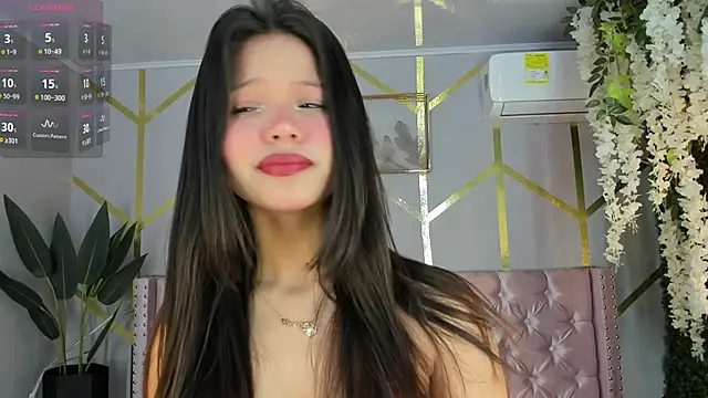 Snapshot of candy_beck chatting on 8, 2, 2025 candy beck online show from 8, 2, 2025