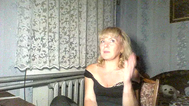 Snapshot of Annie_Heart chatting on 8, 9, 2025 Annie Heart online show from 8, 9, 2025