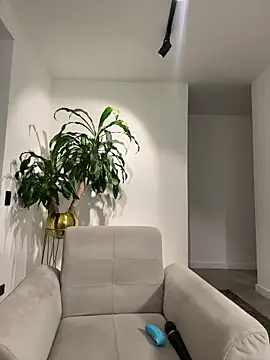 EllaSanz  online show from 4, 3, 2025