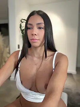 EllaSanz  online show from 10, 10, 2025