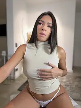 EllaSanz  online show from 7, 11, 2025