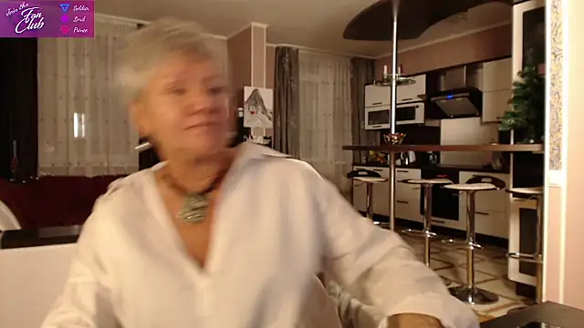 Snapshot of roxana_brooks chatting on 17, 12, 2024 roxana brooks online show from 17, 12, 2024