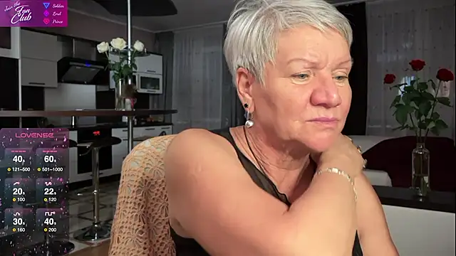 Snapshot of roxana_brooks chatting on 4, 2, 2025 roxana brooks online show from 4, 2, 2025