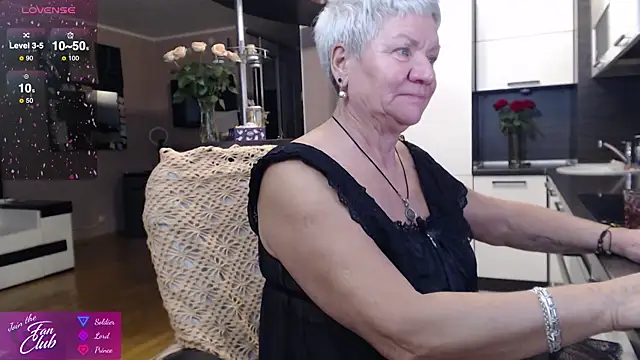 Snapshot of roxana_brooks chatting on 3, 10, 2025 roxana brooks online show from 3, 10, 2025