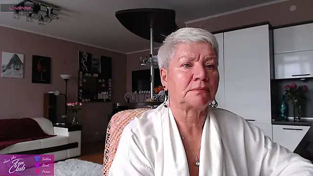 Snapshot of roxana_brooks chatting on 4, 8, 2026 roxana brooks online show from 4, 8, 2026