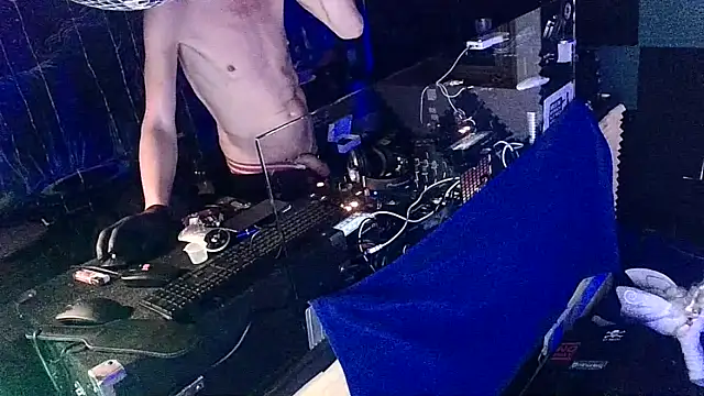 Snapshot of thingsbums chatting on 4, 4, 2026 thingsbums online show from 4, 4, 2026