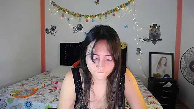 Snapshot of naughty_girl_4u chatting on 24, 2, 2025 naughty girl 4u online show from 24, 2, 2025