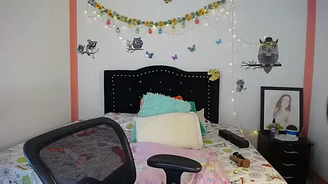 Snapshot of naughty_girl_4u chatting on 27, 2, 2025 naughty girl 4u online show from 27, 2, 2025