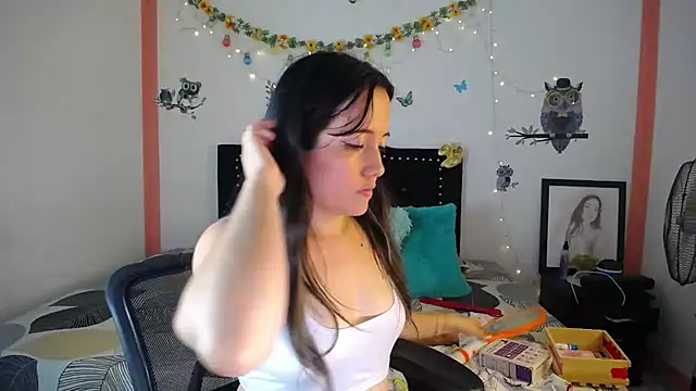 Snapshot of naughty_girl_4u chatting on 5, 3, 2025 naughty girl 4u online show from 5, 3, 2025