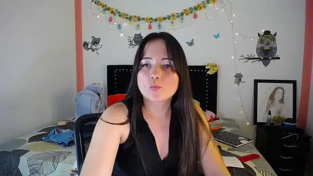 Snapshot of naughty_girl_4u chatting on 8, 3, 2025 naughty girl 4u online show from 8, 3, 2025